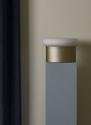Colonna table lamp